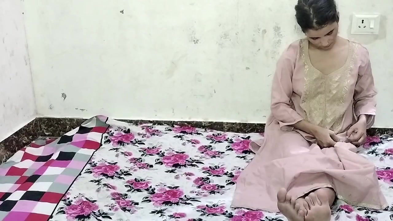 Soyi hui bhabhi ke muh me land daal diya