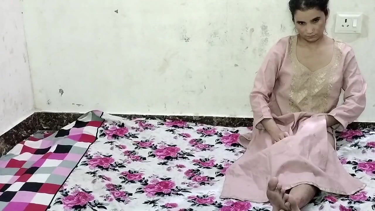 Soyi hui bhabhi ke muh me land daal diya