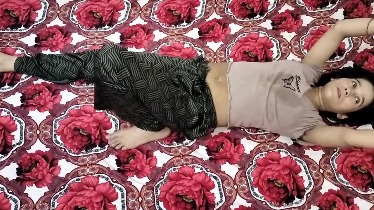 Step sister ko bathroom me chuchi daba daba kar pela