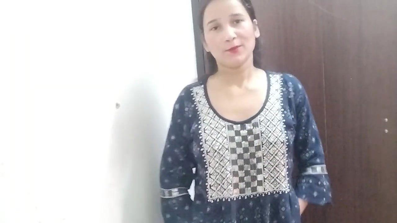 Step sister ko nahate hue jabar dasti chod diya