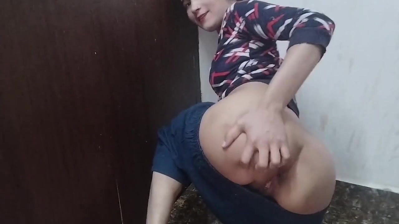 Step sister ko nanga kar ke pel diya hai