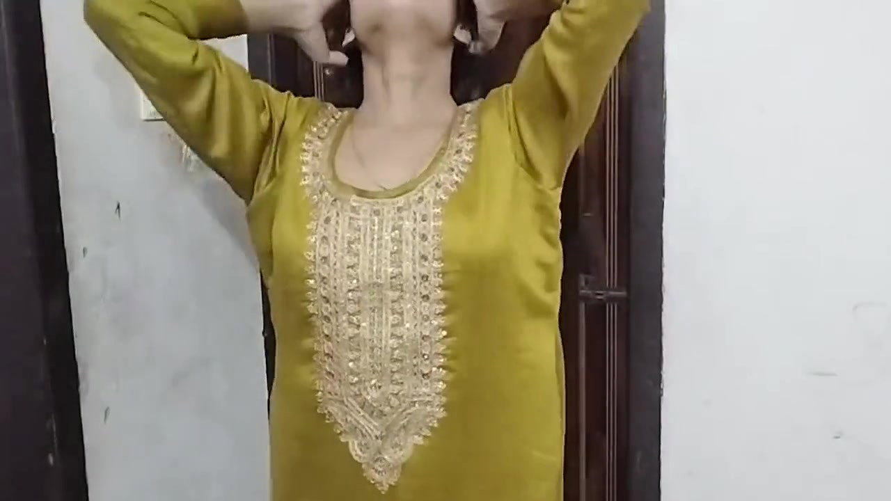 Step sister ko nanga kar ke pel diya