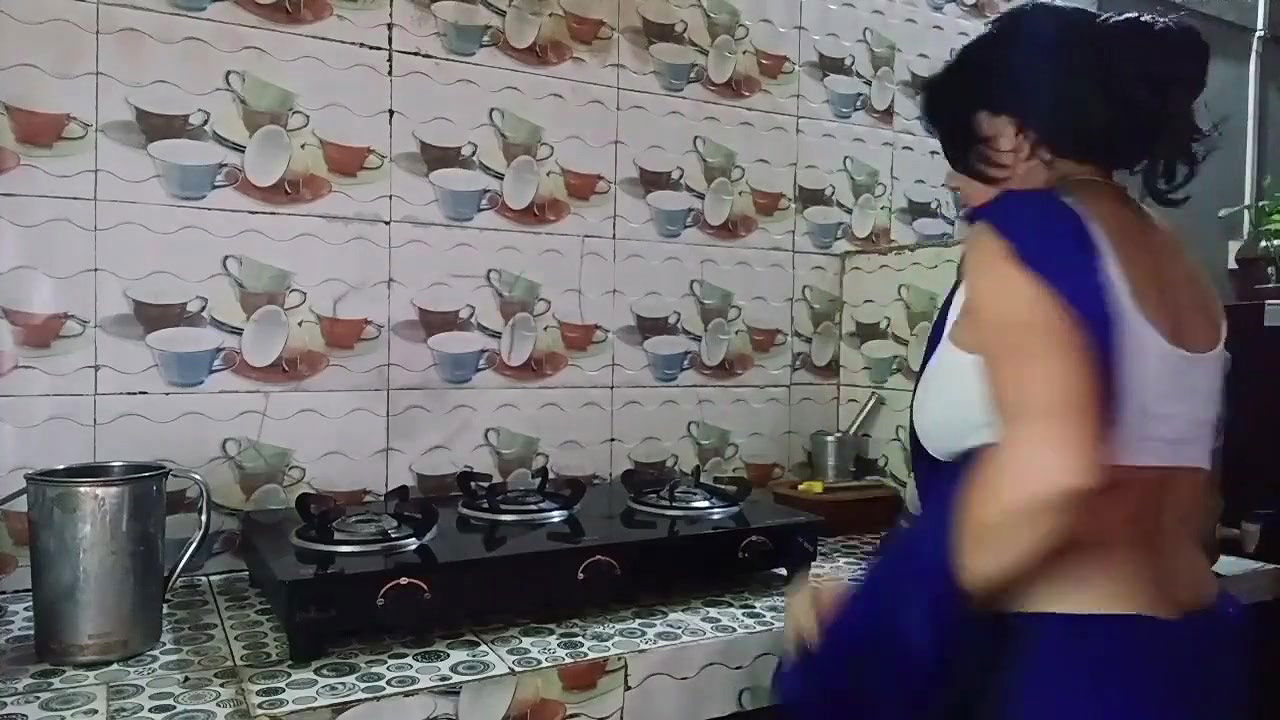 MAINE MERI FRIEND ko Invited her sister’s friend to her room and fucked her