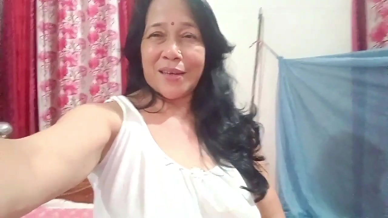 The maid used to steal in the boss’s house