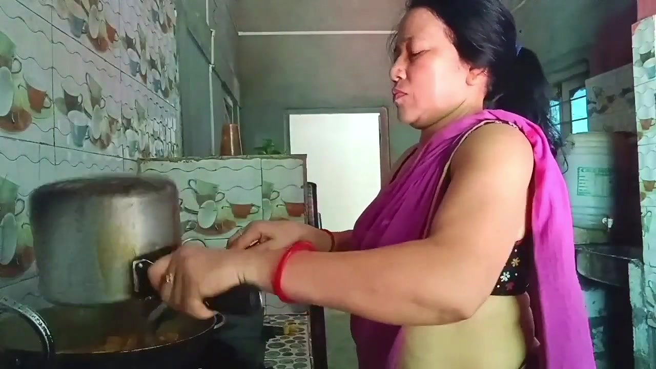 Single sister-in-law has sex with delivery boy because her husband is out of India