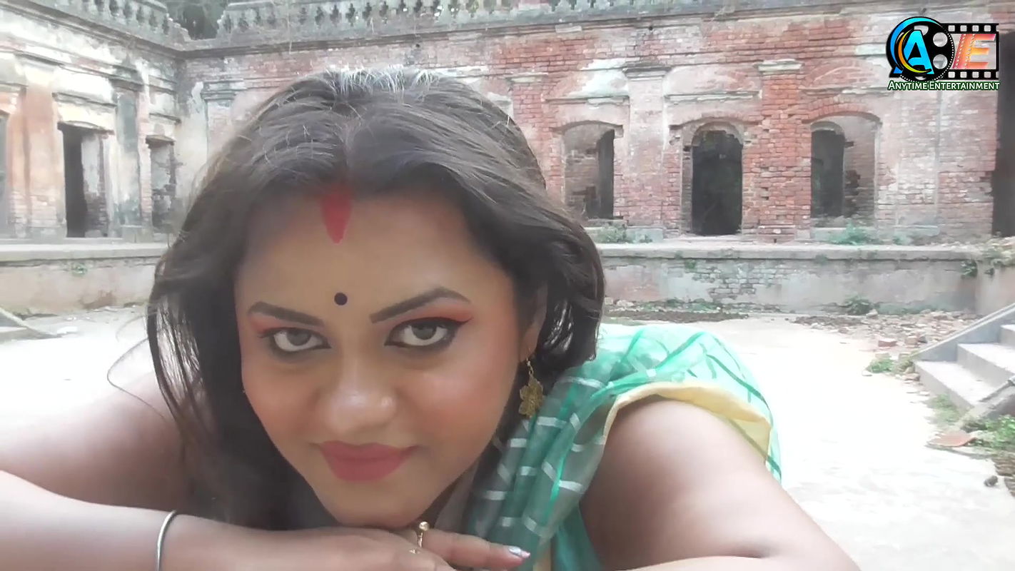 Saree Sundori  Saree Lover  Saree Fashion  Saree Shoot  Indian Beauty POULAMI  Bold Saree Style