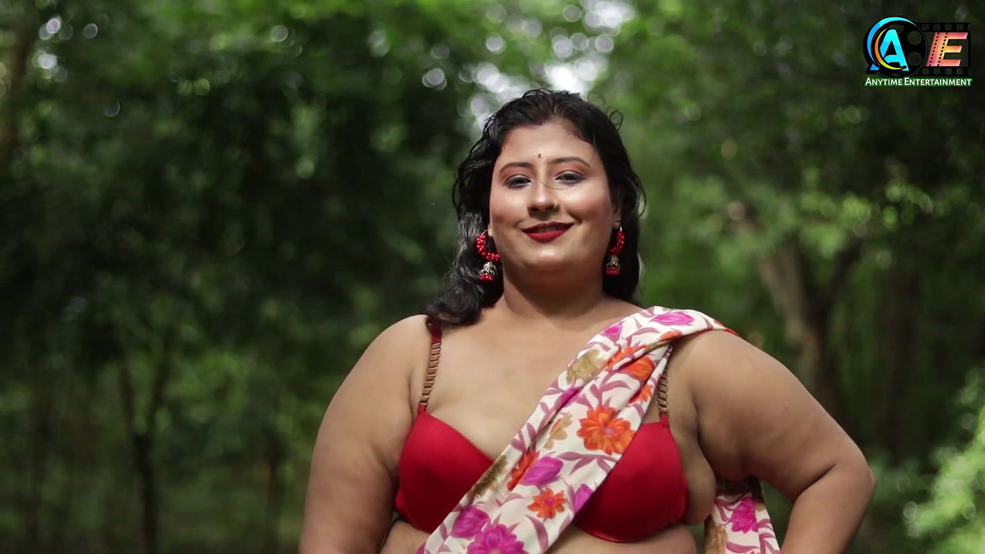 Sharmistha Hot And Bold Saree Video Shoot  Model Cleavage Show Saree Shoot  Saree Fashion Shoot