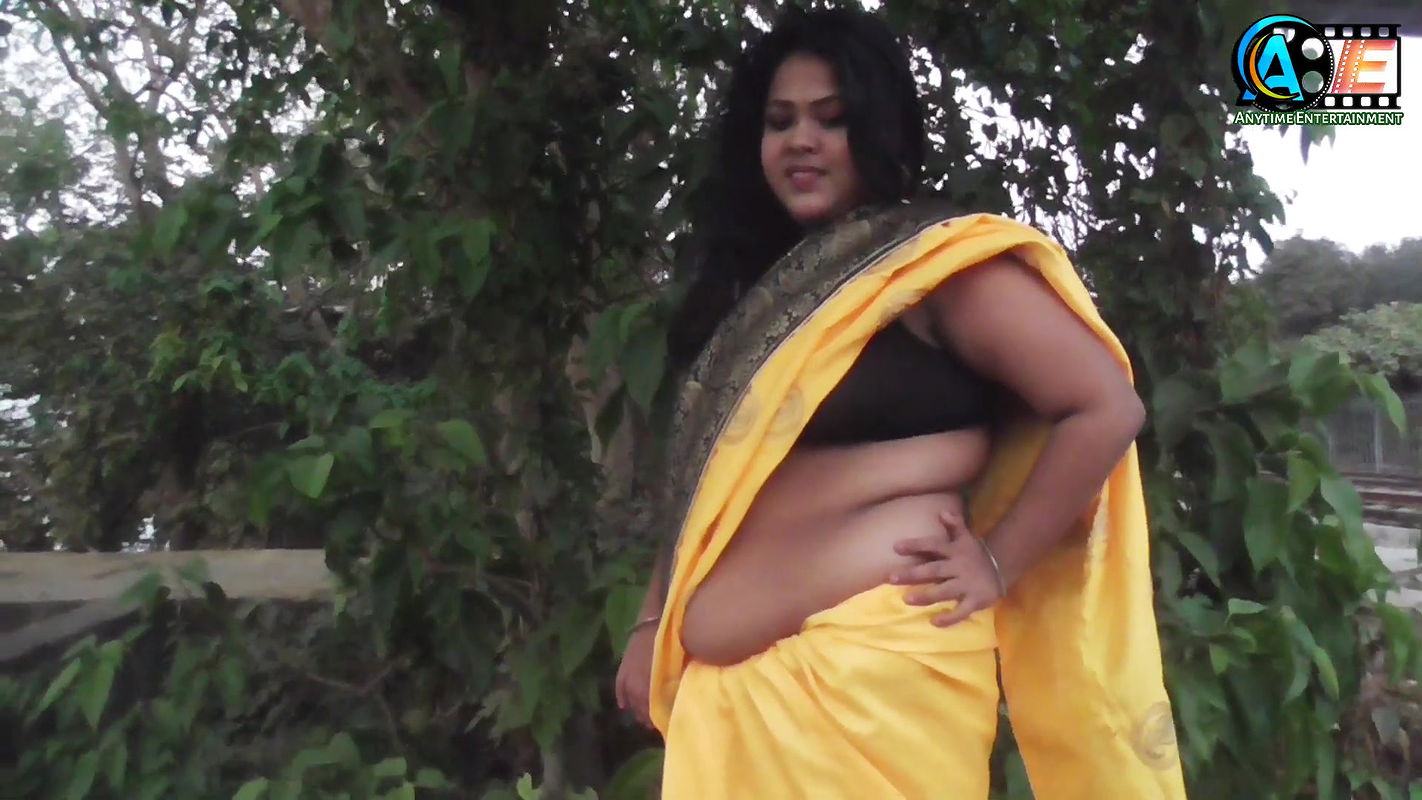 saree lover  saree photoshoot  saree sundori  saree fashion  bong beauty  curvy model BRISTI