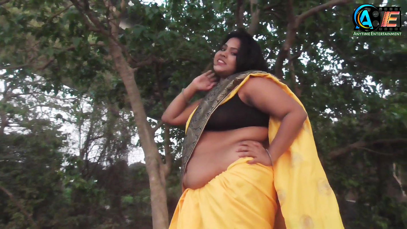 saree lover  saree photoshoot  saree sundori  saree fashion  bong beauty  curvy model BRISTI