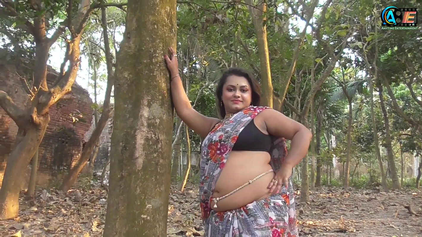 saree lover  saree shoot  saree fashion  indian beauty  poulomi Chatterjee  bold saree shoot (1)