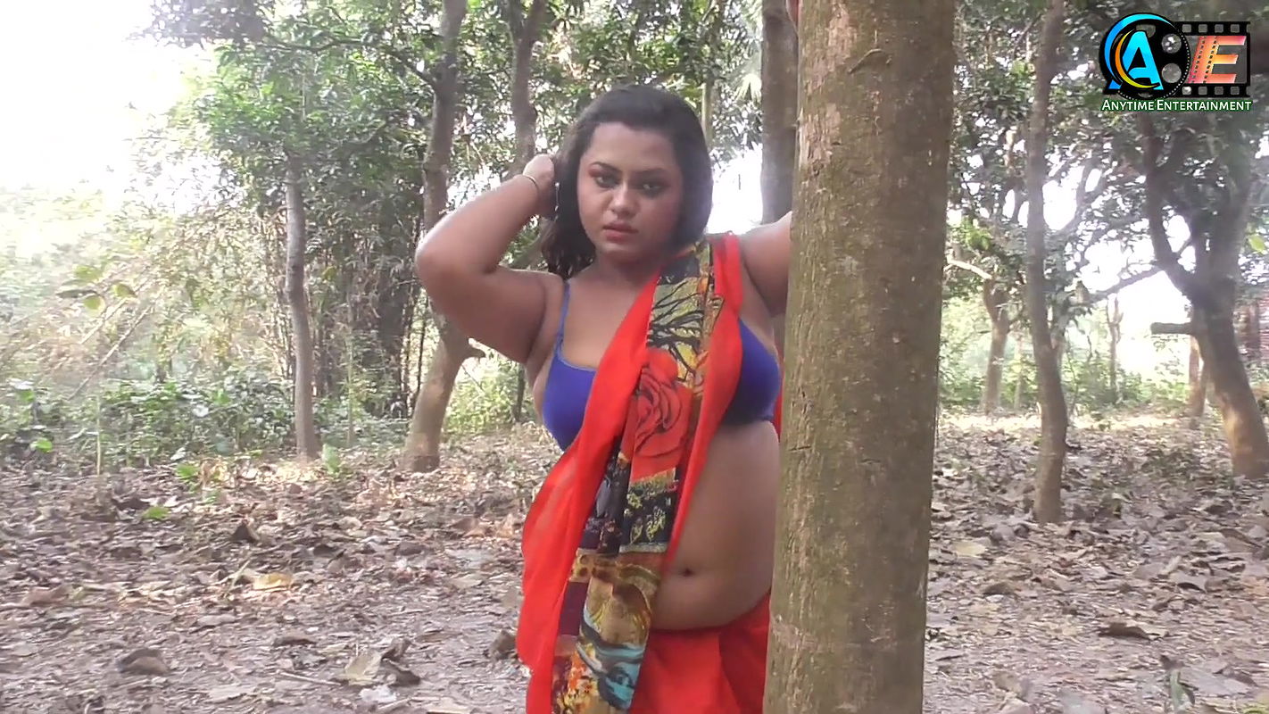 saree lover  saree shoot  saree fashion  indian beauty  poulomi Chatterjee  bold saree shoot