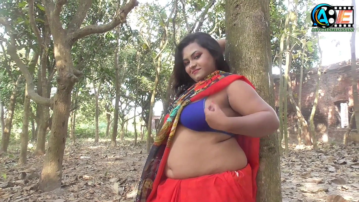 saree lover  saree shoot  saree fashion  indian beauty  poulomi Chatterjee  bold saree shoot