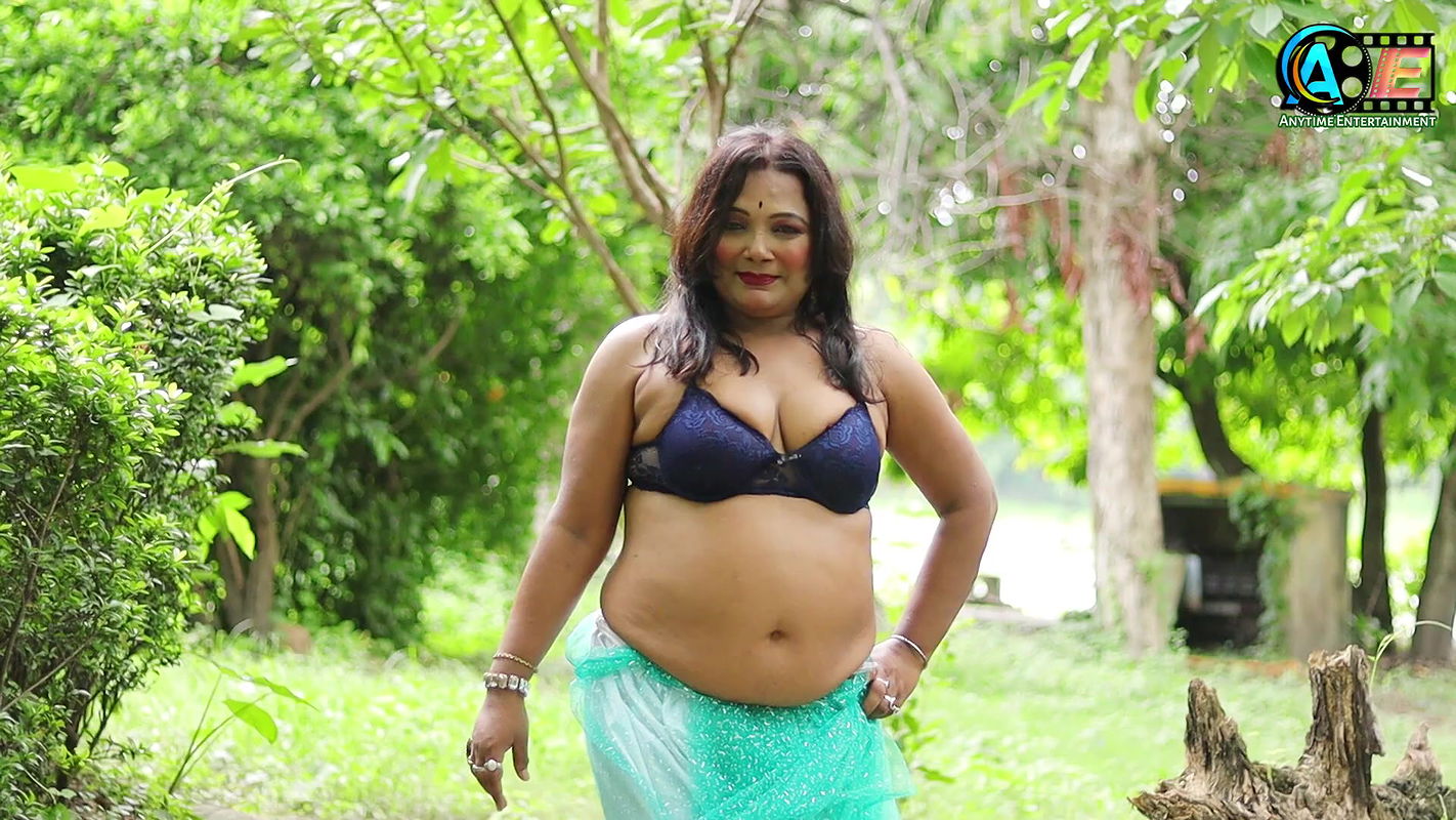 Saree Shoot  Saree Video Shoot  Saree Fashion Shoot  Bong Navel Saree Shoot Girl  Saree Sundori