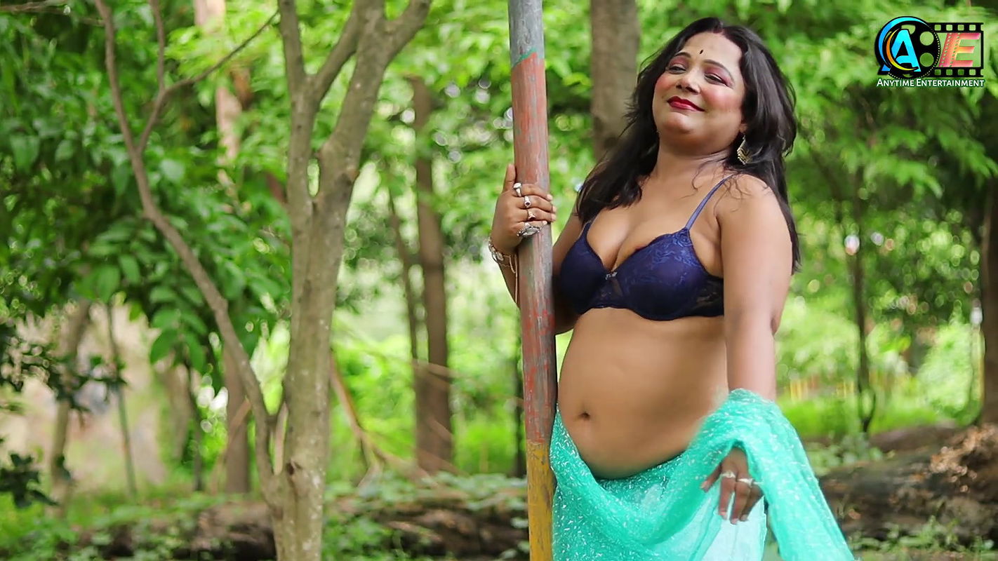 Saree Shoot  Saree Video Shoot  Saree Fashion Shoot  Bong Navel Saree Shoot Girl  Saree Sundori