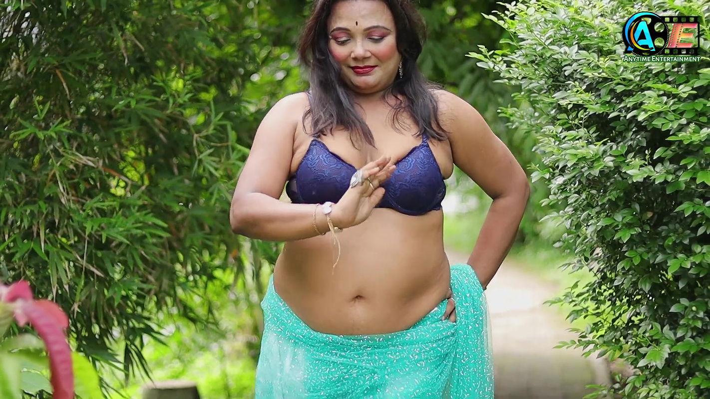Saree Shoot  Saree Video Shoot  Saree Fashion Shoot  Bong Navel Saree Shoot Girl  Saree Sundori