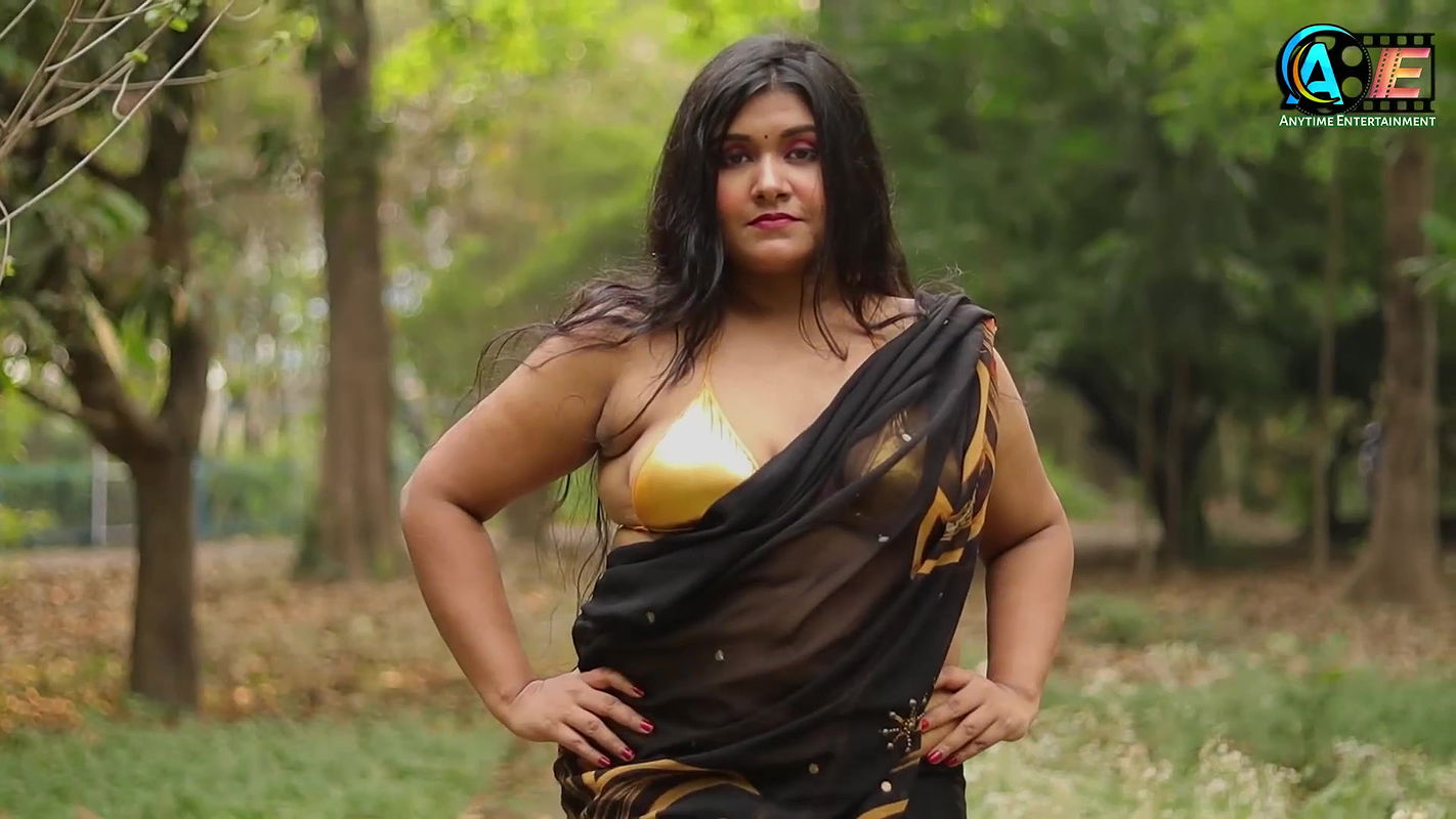 Saree Video Shoot Hot Model Juli  Bong Beauty Model Actress Juli  Bold Saree Fashion Shoot