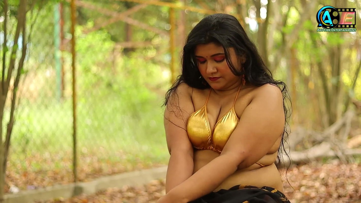 Saree Video Shoot Hot Model Juli  Bong Beauty Model Actress Juli  Bold Saree Fashion Shoot