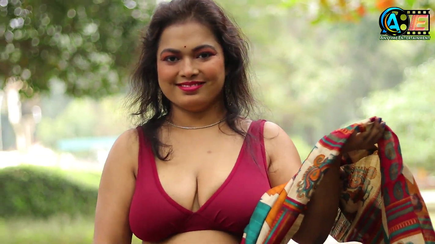 Saree Lover MODEL  Bold Saree Video Photo Shoot  Outdoor Saree Shoot  Anytime Entertainment