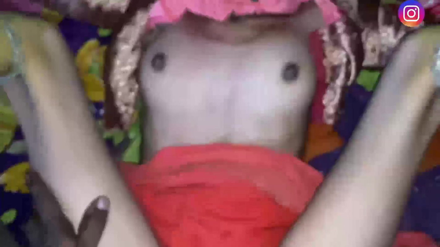 Neighbor calls bhabhi home and has sex with her sexy bhabhi fucking hard with Hindi audio