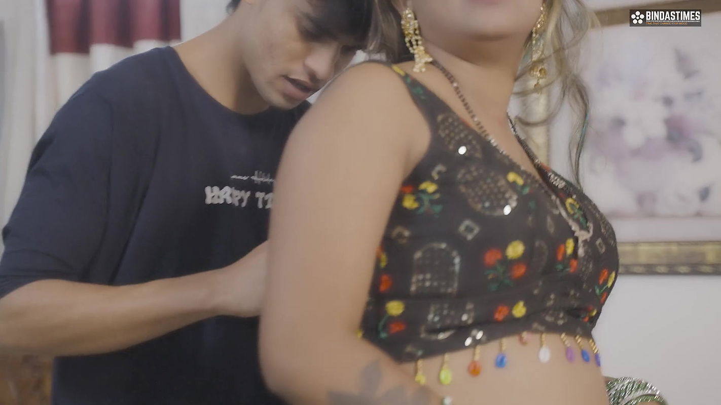 Bihari Desi Bhabhi Chodwati Hai Apne Chote Dewar Ka Body Dekhke (Hindi Audio)