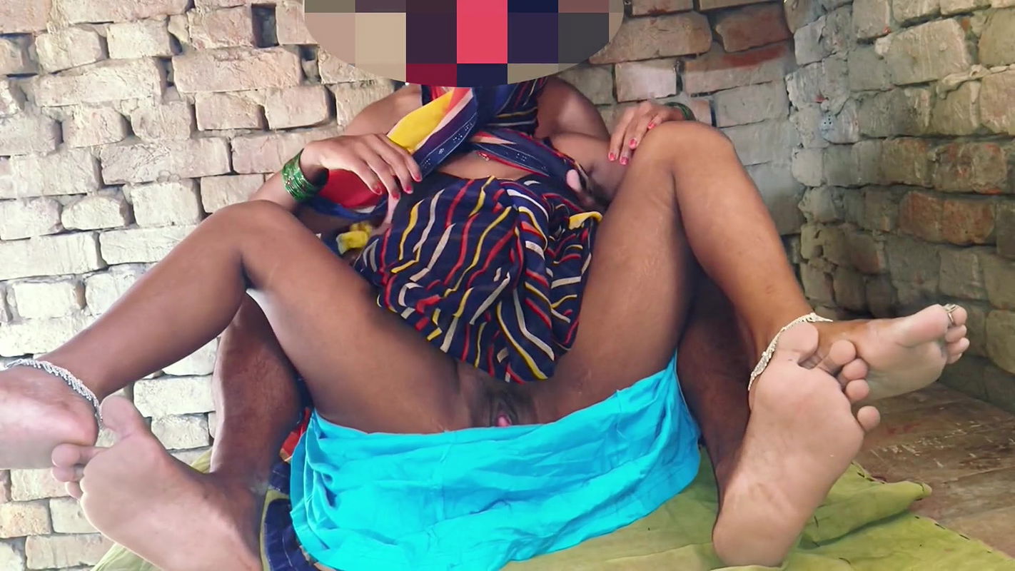 Desi hot Saree wali biwi ko pati ne ghori bana ke chut ko pel diya.indian housewife apne husband ka lund chus ke boudi me maja l