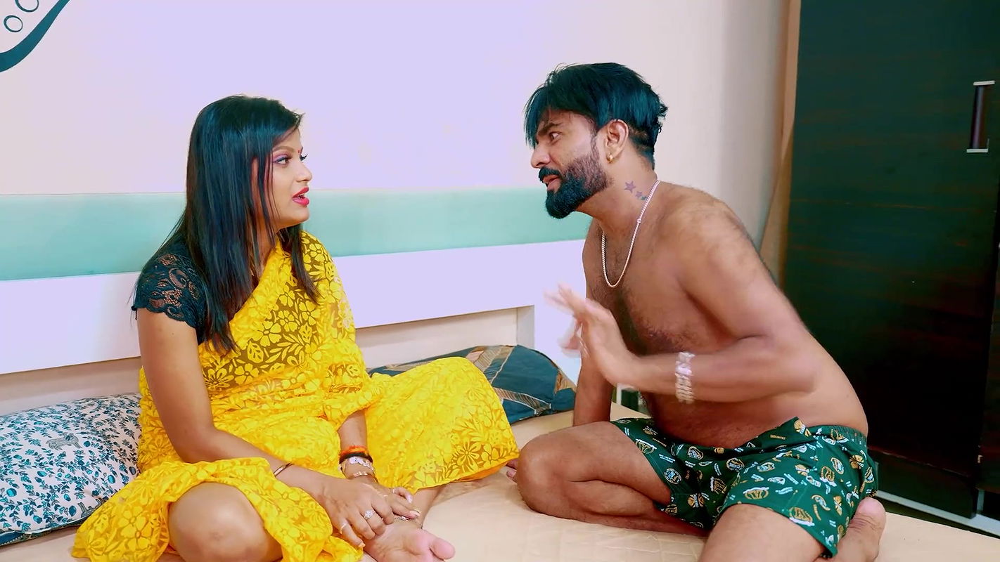 Indian hot bhabhi masturbate her pussy in the bedroom