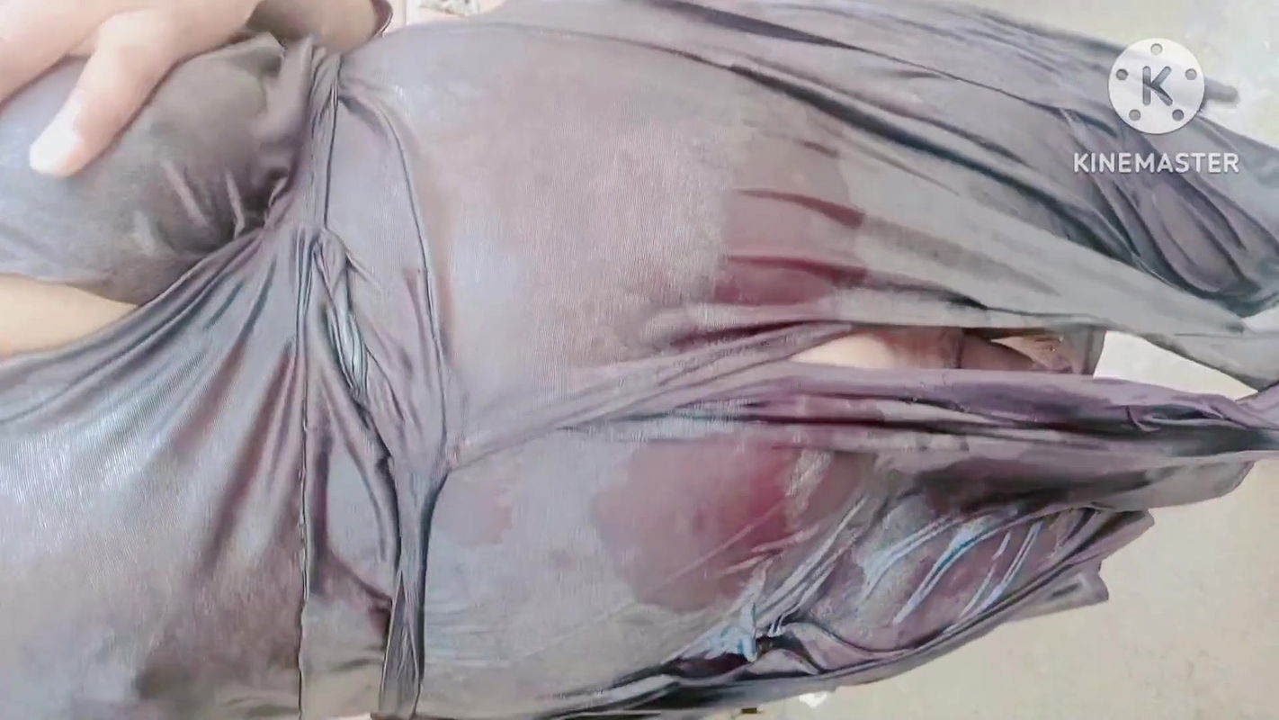 Seeing sister-in-law taking a bath, father-in-law killed sister-in-law’s gand full hot bathroom bhabhi bath