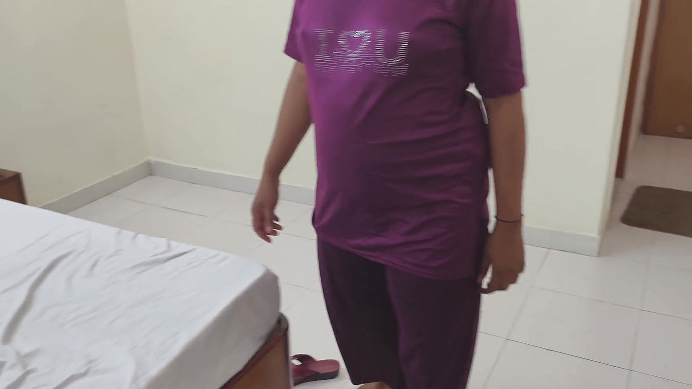 Indian Bhabhi invite a Big dick bull when husband is not home