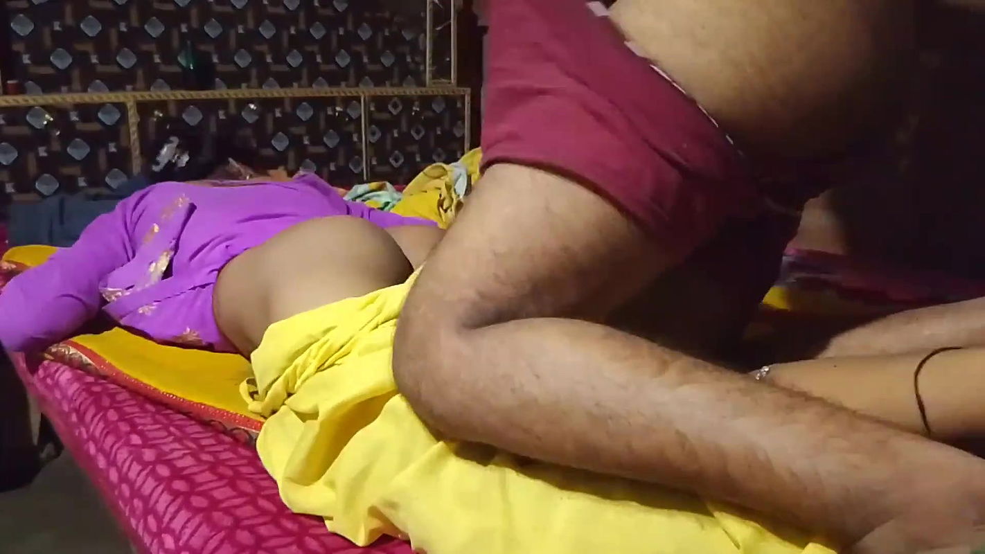 Priya bhabhi ki baid par gaand chudai video