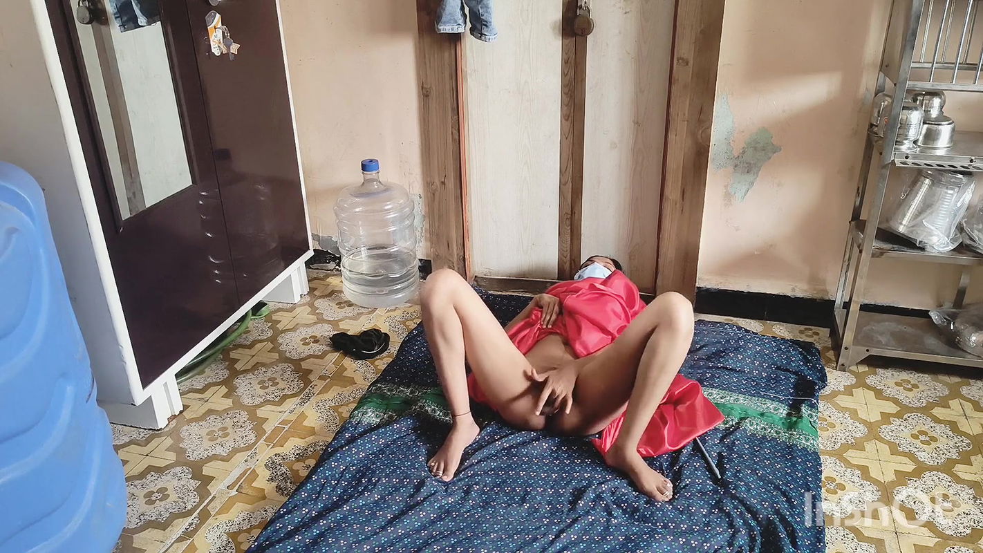 Desi bhabhi Shivani masturbating in red saree