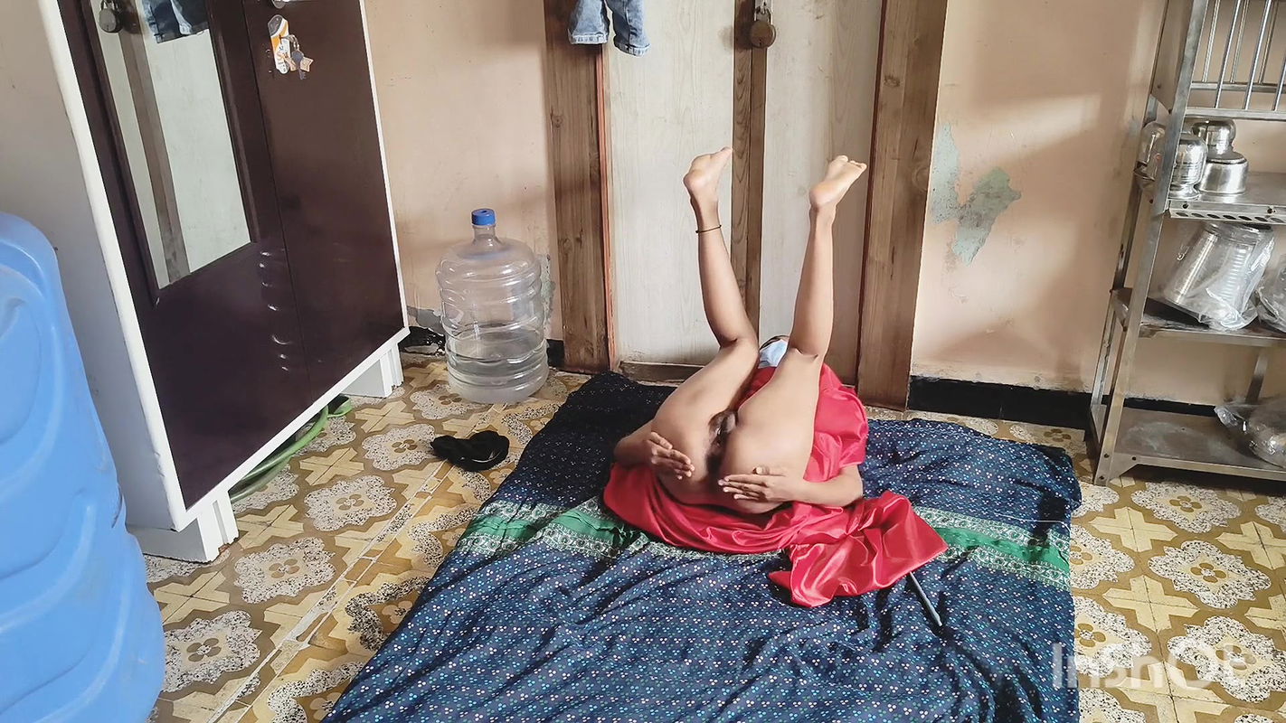 Desi bhabhi Shivani masturbating in red saree