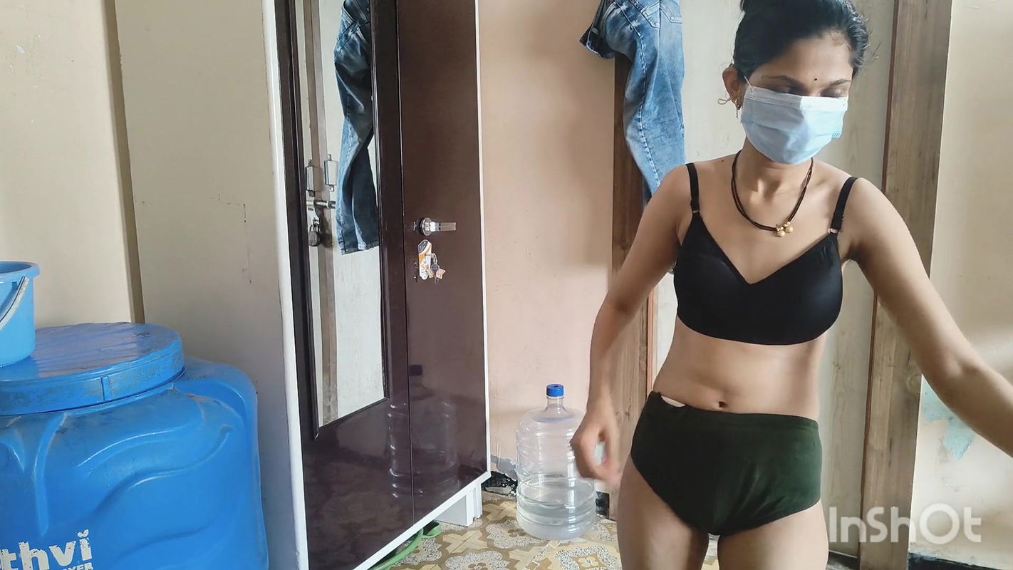 Desi bhabhi changing clothes in front of devar