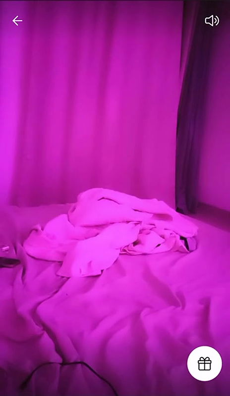 Chubby Diya Boobs and Ass Show on Live Tango