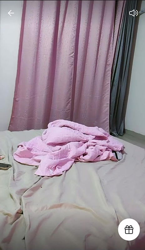 Chubby Diya Boobs and Ass Show on Live Tango