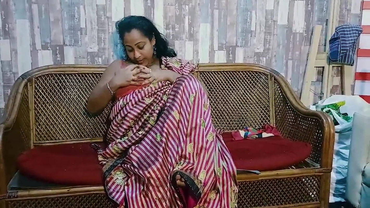 Shila madam apne boor me scale ghusa li