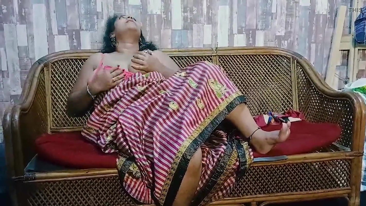 Shila madam apne boor me scale ghusa li