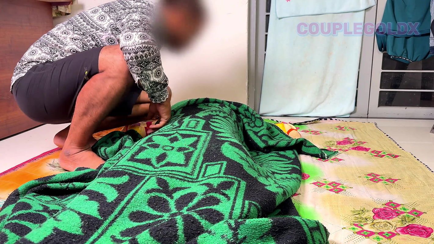 Komal was tired of working in the field and men tear pussy