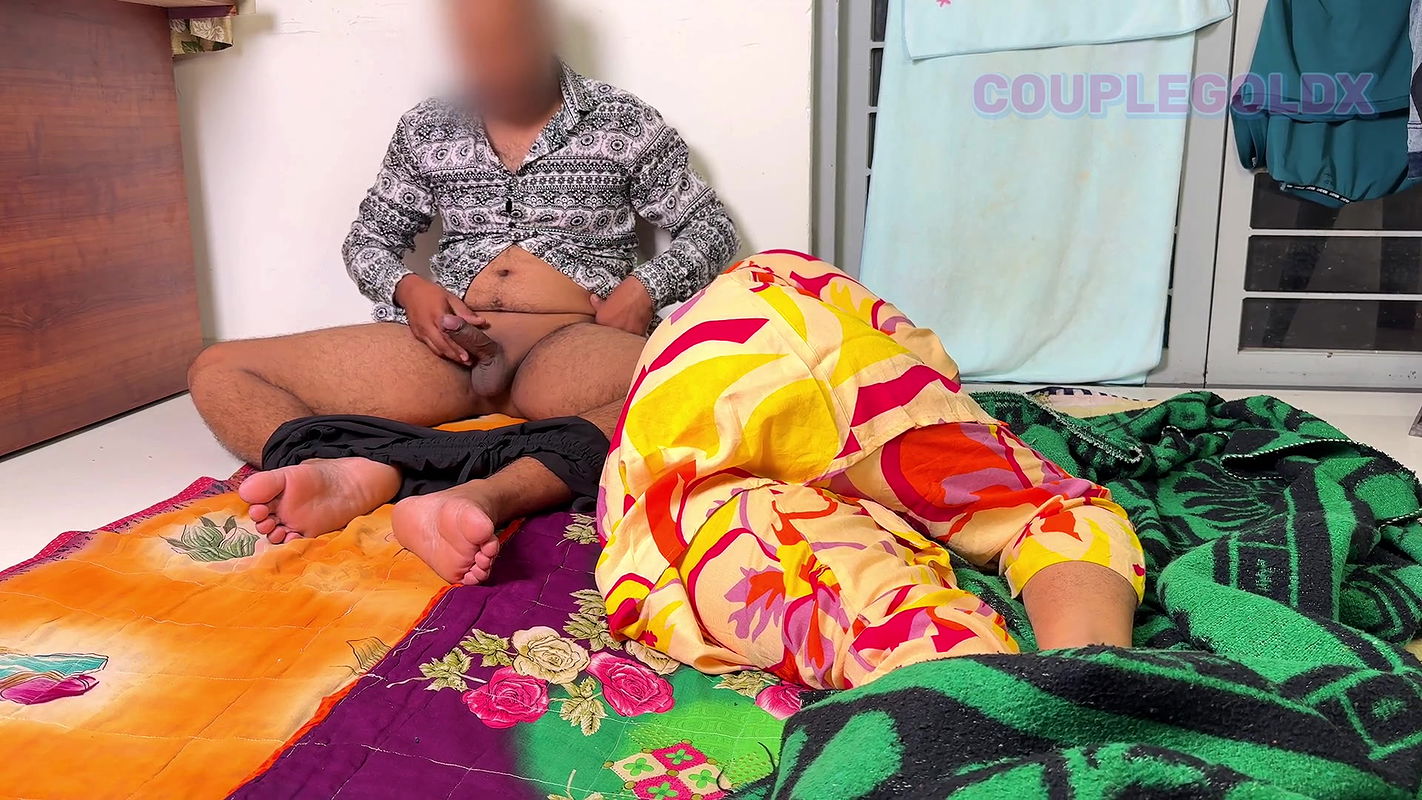 Komal was tired of working in the field and men tear pussy