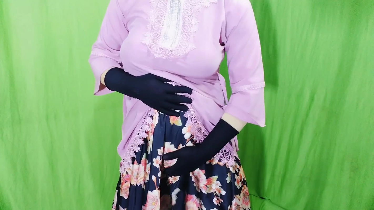 Super sexy seductive house owner fucked hard by her servant