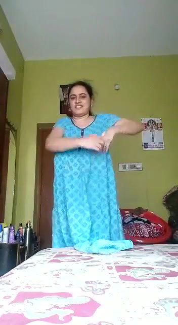 Very hot chubby bhabhi