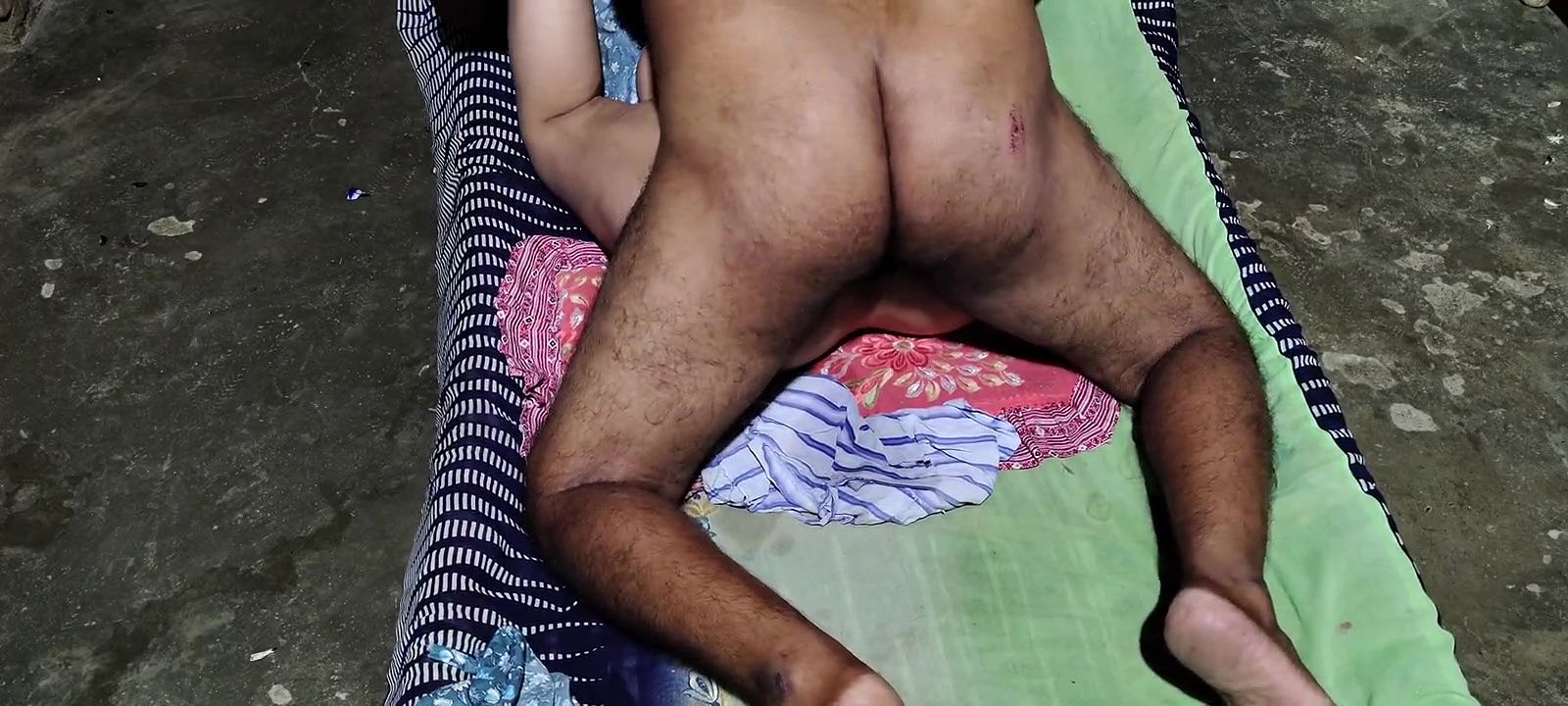 Seeing my chut alone with dehati bhabhi