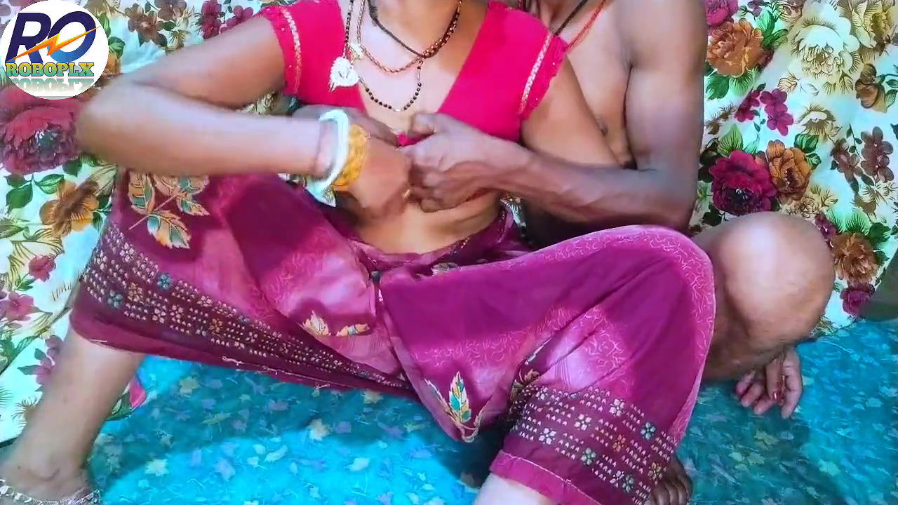 Desi sexy video sex with brother-in-law and sister-in-law, removing the whole blouse, Hindi audio, Claire Vaise, fast time