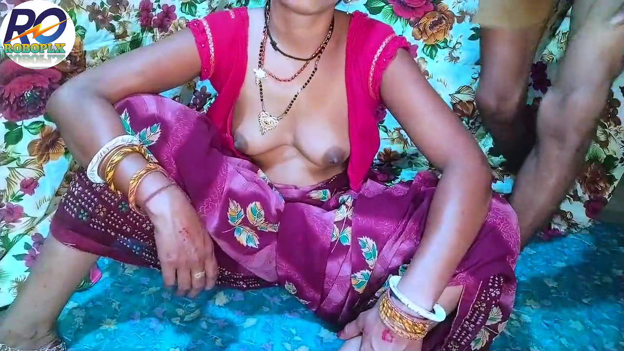 Desi sexy video sex with brother-in-law and sister-in-law, removing the whole blouse, Hindi audio, Claire Vaise, fast time