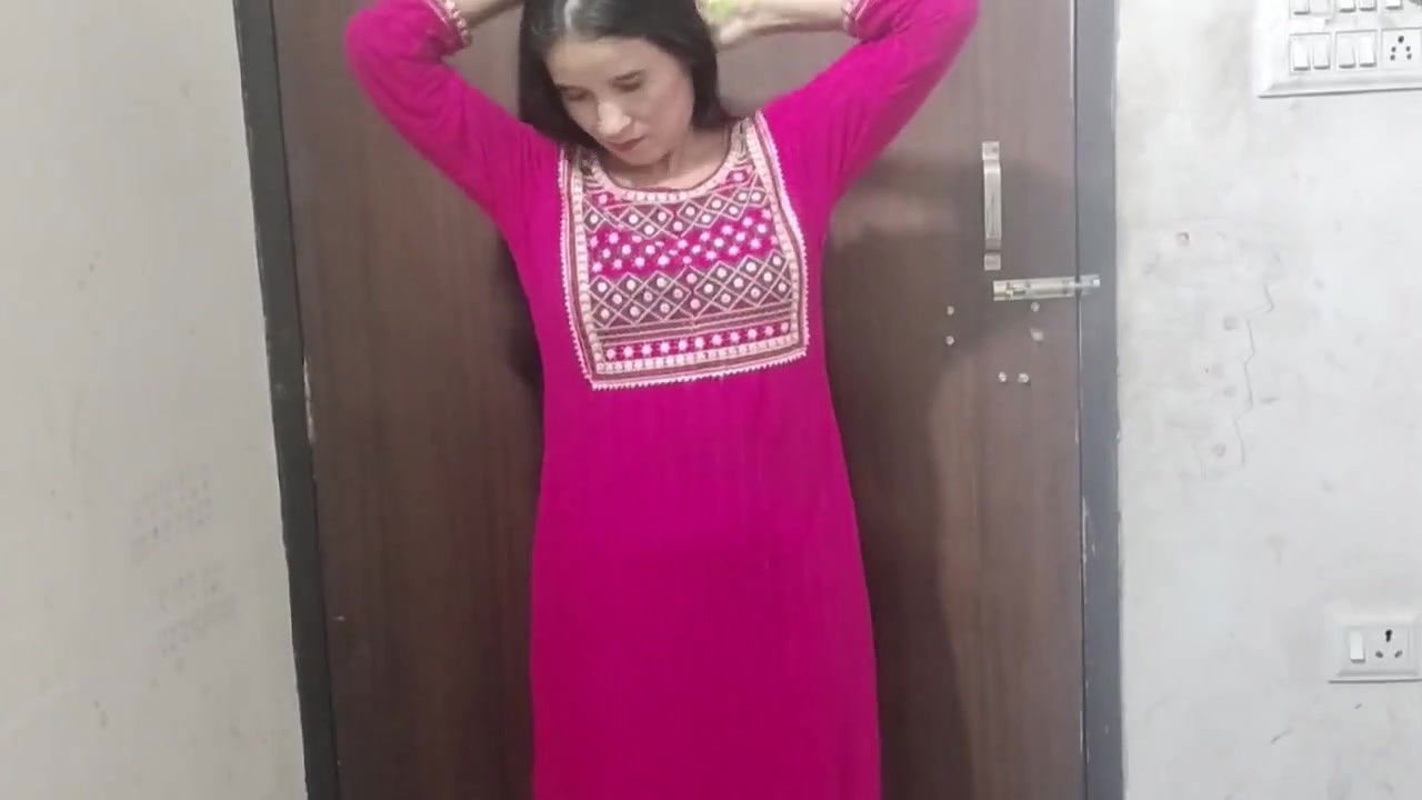 Girl hostel me ghus kar jabar dasti pel diya