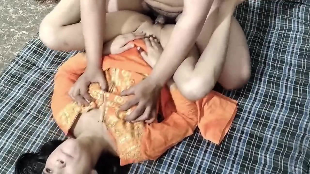 Step mother ko akele dekh nanga kar ke chod diya