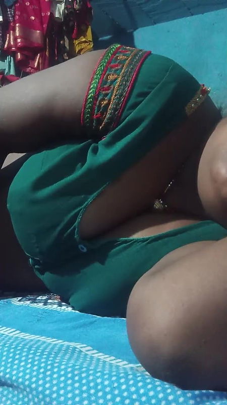 New Aunty hot live video. Desi por n video