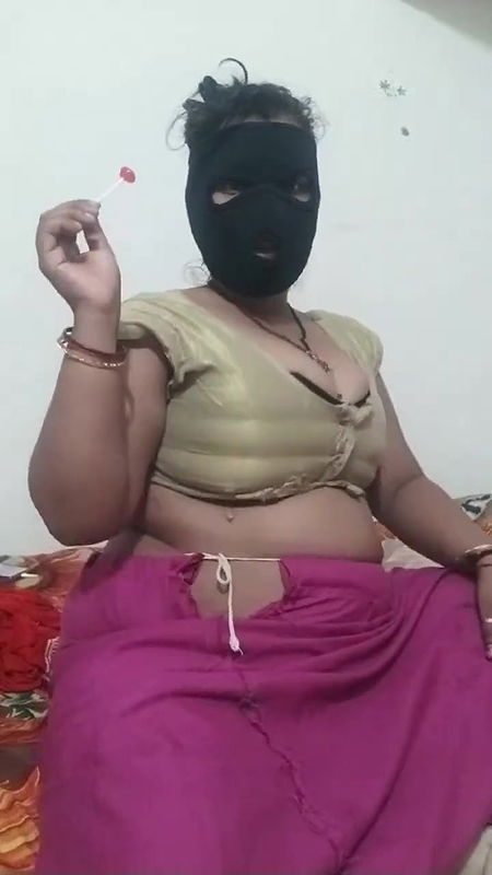 Mallu mom Hot lives showing video
