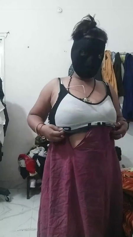 Mallu Aunty dress changing video