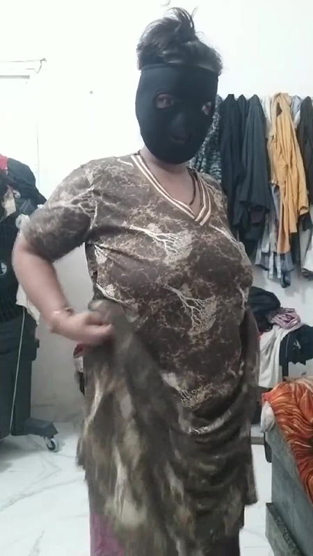 Mallu Aunty dress changing video