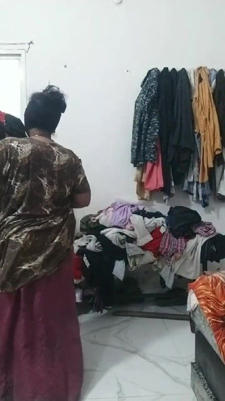 Mallu Aunty dress changing video